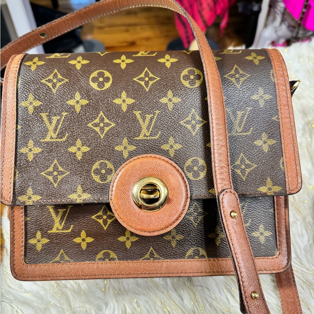Louis Vuitton Check this Raspail shoulder sling bag monogram